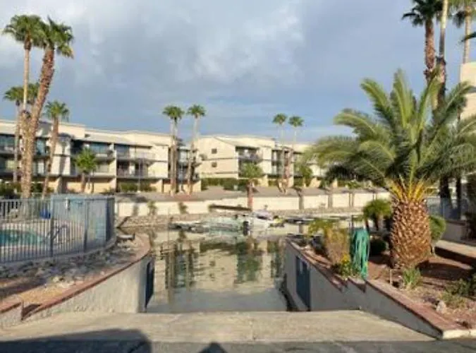 Private Oasis With River Views Across From Laughlin Holiday home